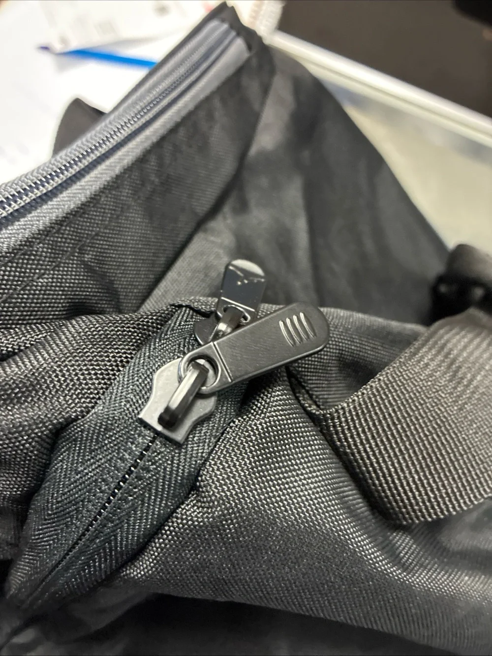 Nike Duffle Gym Bag ( 17”x11”x10”) Black E2-759 Pre Owned Used